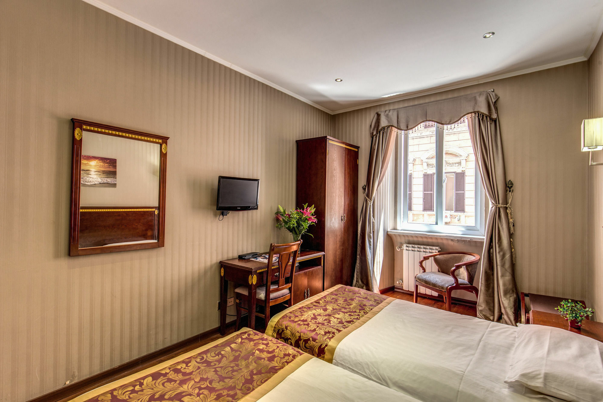 Drago D'Oro Guesthouse - Accross From Metro Vittorio Emanuele Bagian luar foto